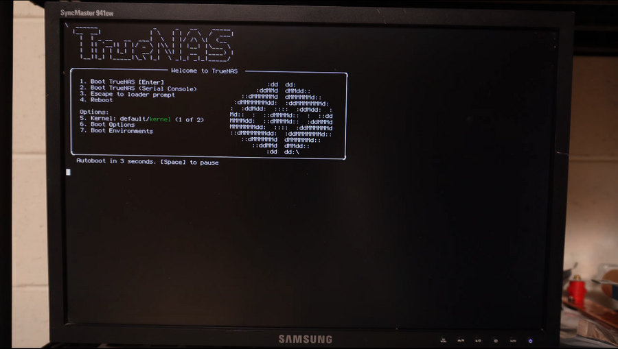 TrueNAS splash screen